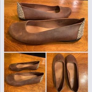Size 8 / The Root Collective / Gaby Flat - Chestnut Leather & Black spiral heel